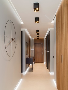 Фото интерьера коридора пентхауса в стиле минимализм