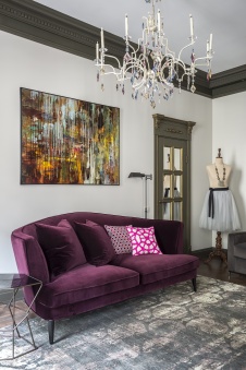 Фото интерьера гостиной квартиры в стиле неоклассика