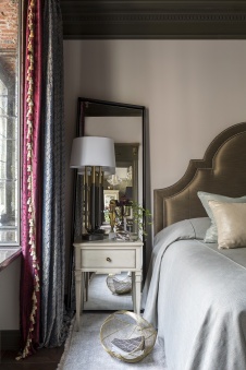 Фото интерьера спальни квартиры в стиле неоклассика