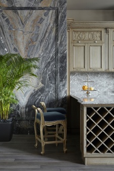 Фото интерьера кухни квартиры в стиле неоклассика