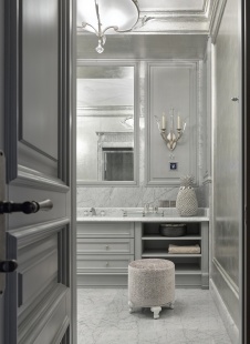 Фото интерьера санузла квартиры в стиле неоклассика