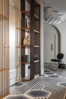 Фото интерьера входной зоны дома в стиле фьюжн