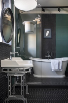 Фото интерьера ванной дома в стиле фьюжн