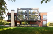 Фото фасада дома в стиле эко