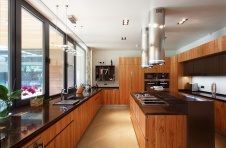 Фото интерьера кухни дома в стиле эко