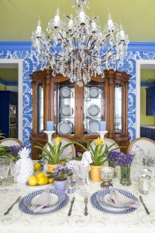 Фото интерьера столовой дома в стиле неоклассика