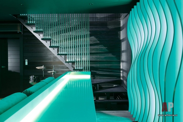 Фото интерьера лестницы гостевого дома в стиле шале Фото интерьера лестничного холла гостевого дома в стиле шале