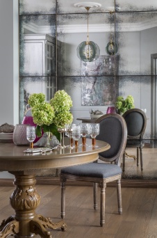 Фото интерьера столовой квартиры в стиле неоклассика