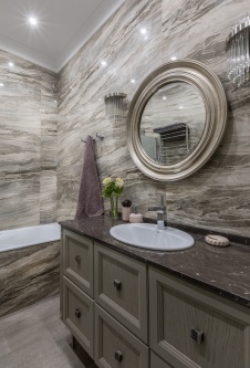 Фото интерьера санузла квартиры в стиле неоклассика