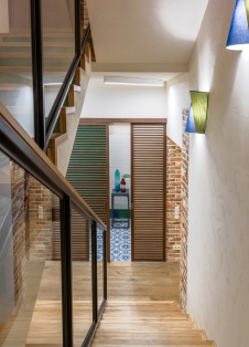 Фото интерьера лестницы таунхауса в восточном стиле