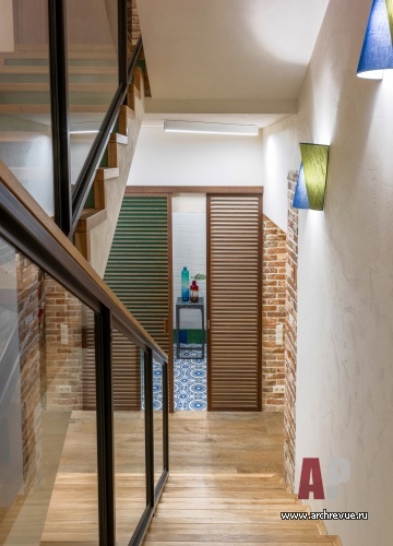 Фото интерьера лестницы таунхауса в восточном стиле