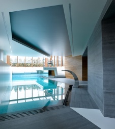 Фото интерьера бассейна дома в стиле минимализм