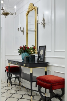 Фото интерьера входной зоны квартиры в стиле неоклассика 