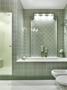 Фото интерьера ванной квартиры в стиле неоклассика