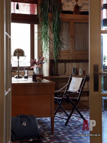 Фото интерьера кабинета квартиры в классическом стиле