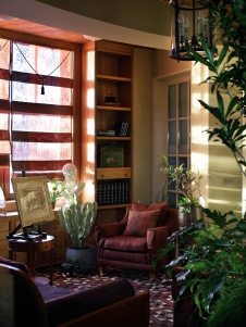 Фото интерьера библиотеки квартиры в классическом стиле