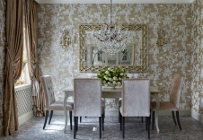 Фото интерьера столовой таунхауса в стиле неоклассика