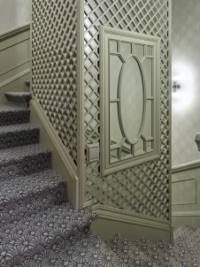 Фото интерьера лестницы таунхауса в стиле неоклассика