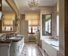 Фото интерьера санузла дома в классическом стиле Фото интерьера ванной дома в классическом стиле