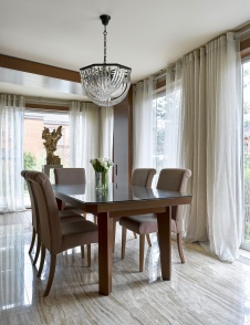 Фото интерьера столовой дома в стиле эко