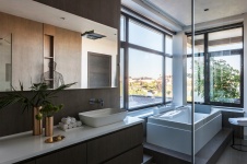 Фото интерьера ванной комнаты дома в стиле минимализм