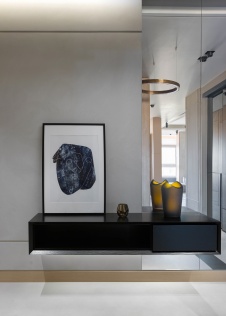 Фото интерьера входной зоны пентхауса в стиле минимализм