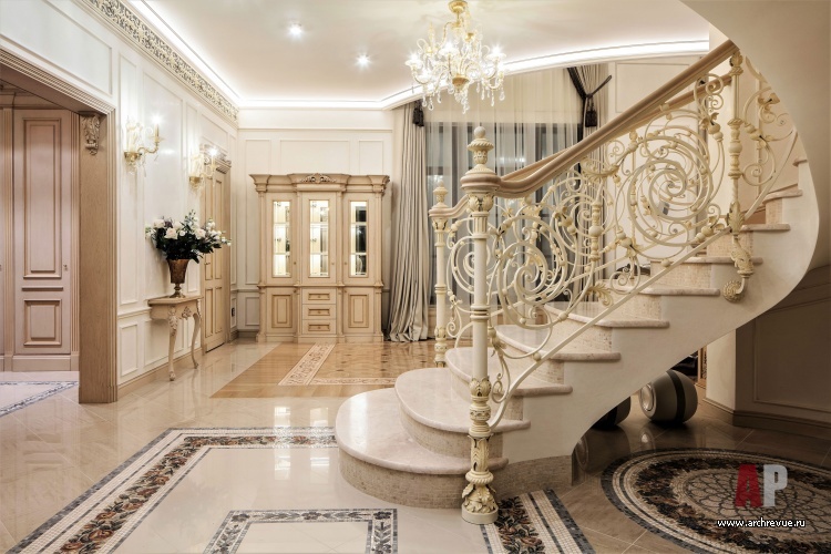 Фото интерьера лестничного холла квартиры в классическом стиле
