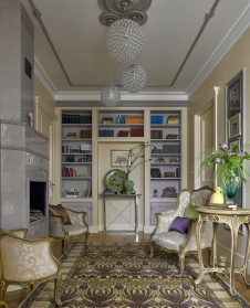 Фото интерьера гостиной квартиры в стиле неоклассика