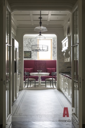 Фото интерьера кухни квартиры в классическом стиле