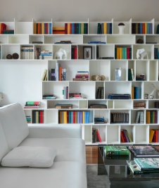 Фото интерьера библиотеки квартиры в стиле минимализм