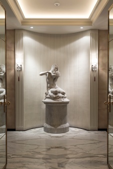 Фото интерьера входной зоны квартиры в стиле неоклассика