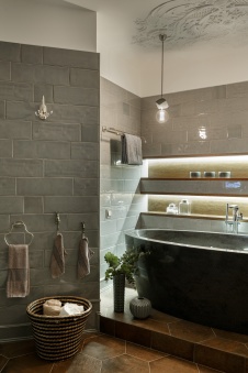 Фото интерьера ванной квартиры в стиле неоклассика