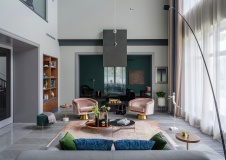 Фото интерьера гостиной дома в стиле фьюжн