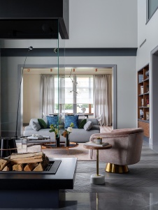 Фото интерьера гостиной дома в стиле фьюжн