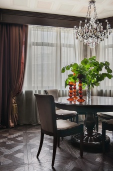 Фото интерьера столовой квартиры в английском стиле