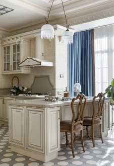 Фото интерьера кухни дома в классическом стиле