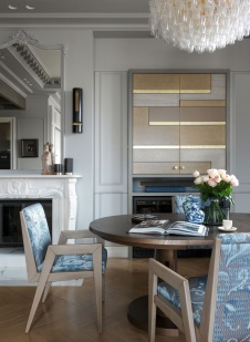 Фото интерьера столовой квартиры в стиле неоклассика