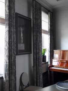 Фото интерьера гостиной квартиры в стиле неоклассика