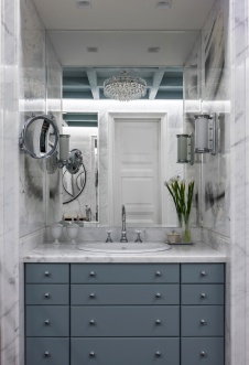 Фото интерьера санузла квартиры в стиле неоклассика