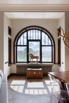 Фото интерьера гостиной квартиры в стиле эклектика