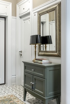 Фото интерьера входной зоны квартиры в стиле неоклассика