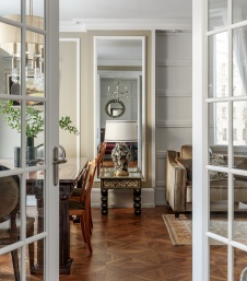 Фото интерьера гостиной квартиры в стиле неоклассика