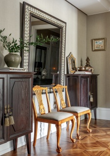 Фото интерьера гостиной квартиры в стиле неоклассика