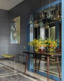 Фото интерьера входной зоны пентхауса в стиле фьюжн