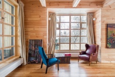 Фото интерьера зоны отдыха деревянного дома в стиле эко