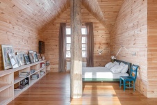Фото интерьера спальни деревянного дома в стиле эко