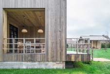 Фото веранды деревянного дома в стиле эко