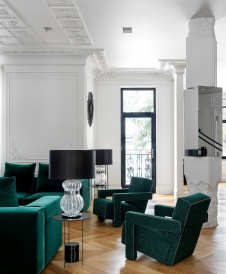 Фото интерьера гостиной дома в стиле неоклассика