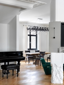 Фото интерьера столовой дома в стиле неоклассика