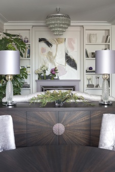 Фото интерьера гостиной квартиры в стиле неоклассика